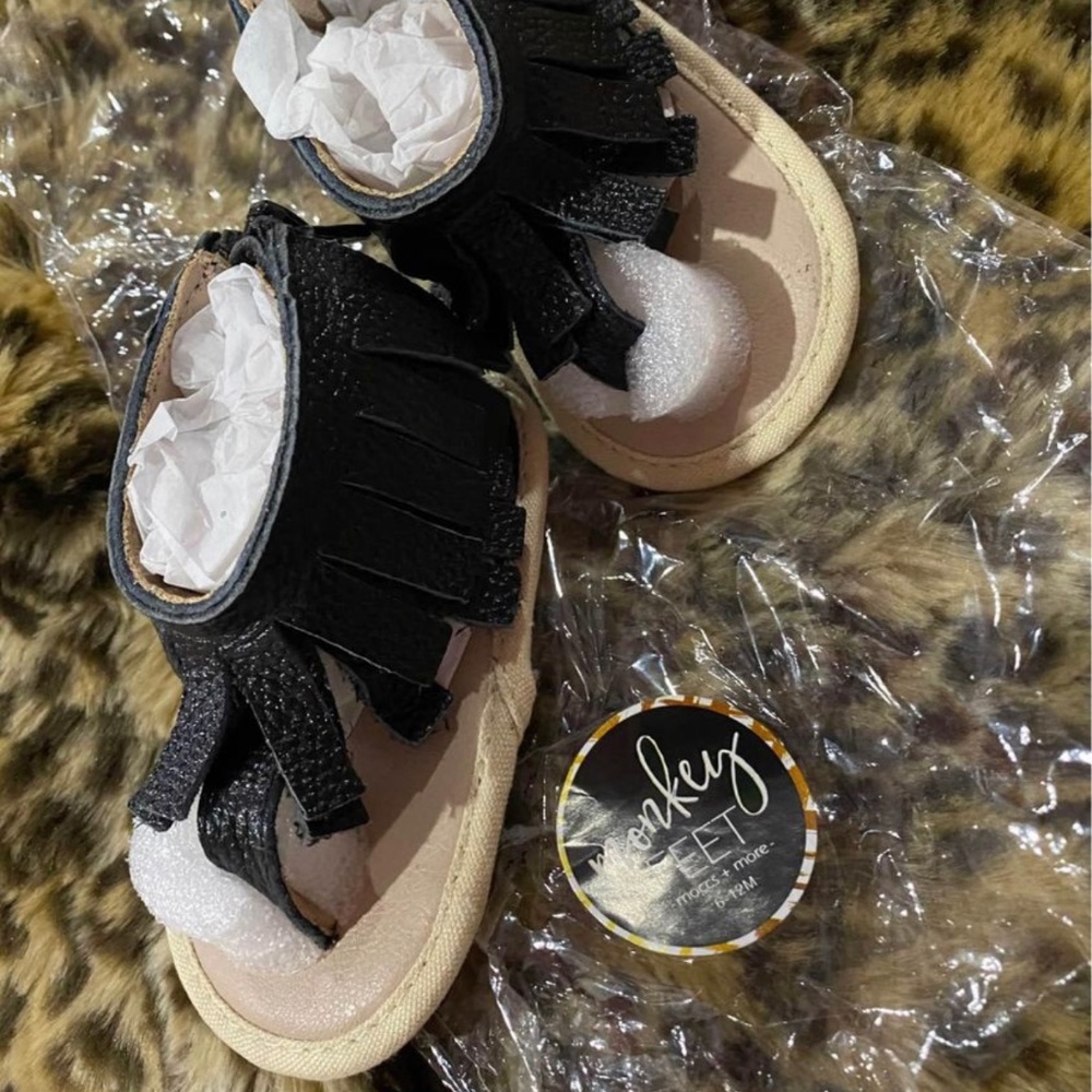 Monkey feet sandles black 6-12 month